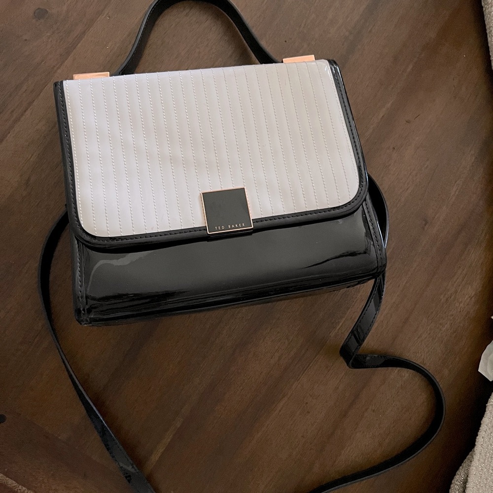 Like New Ted Baker Black & White Crossbody